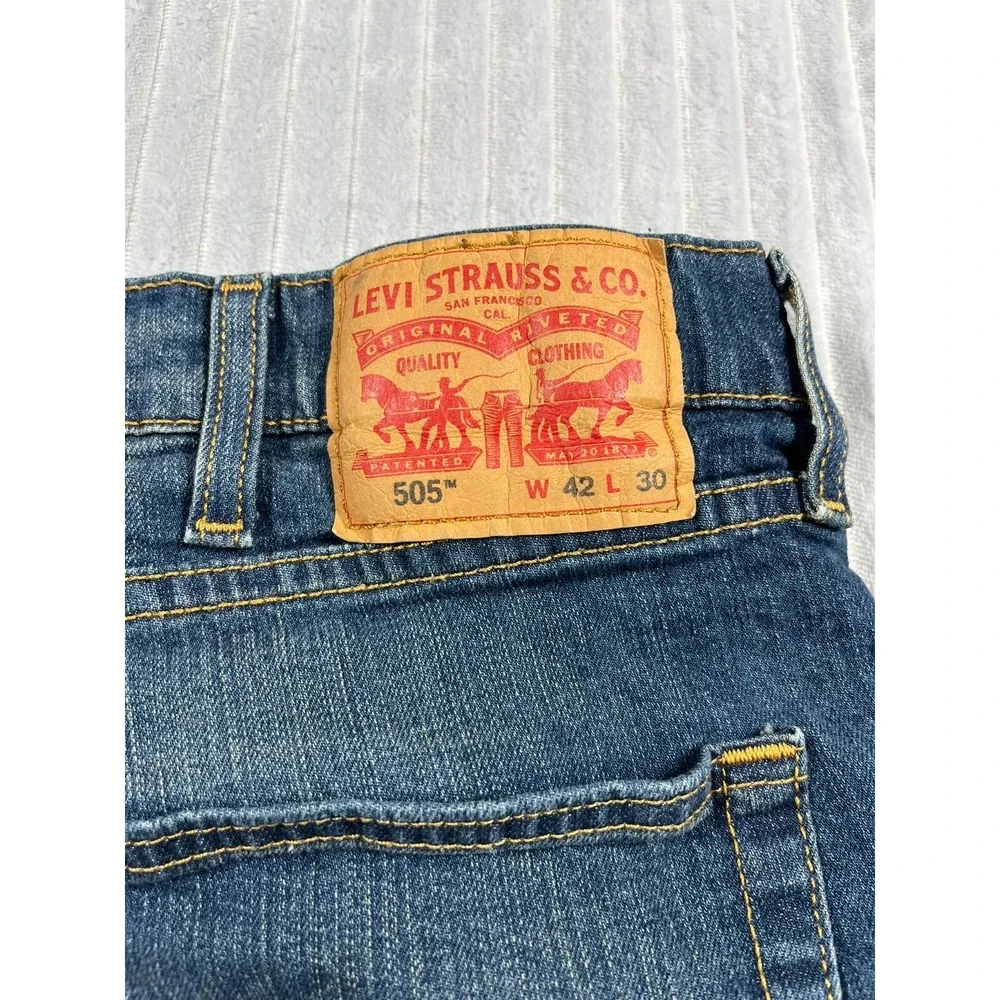 Levi's Jeans Men's 42x30 505 Straight Leg High Rise Medium Wash Denim Whiskering